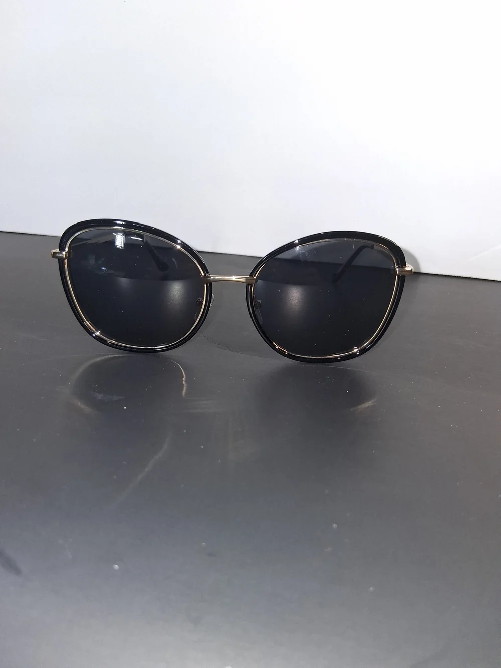 Classic Black Round Women's Sunglasses